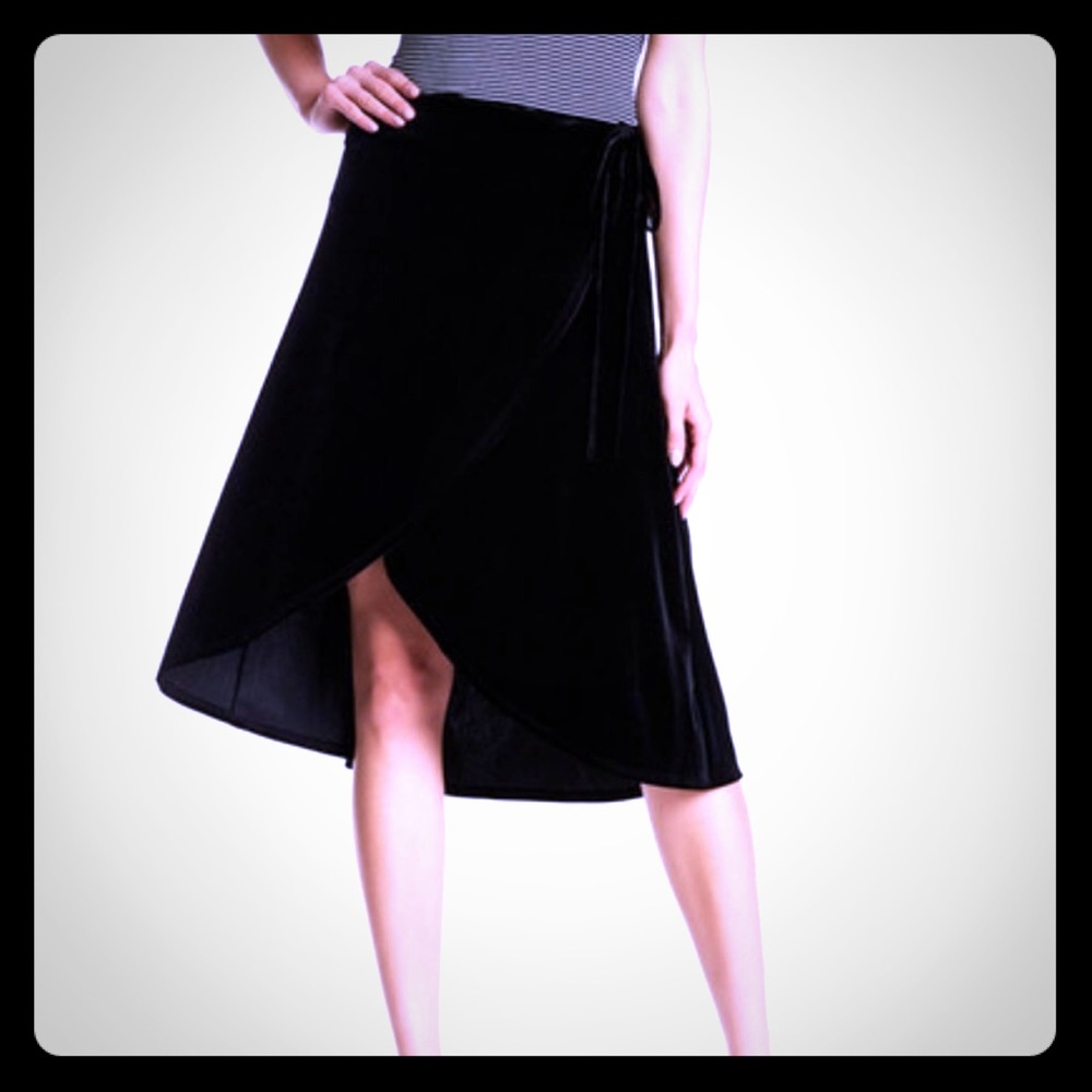 Harlowe and Graham Velvet Wrap Skirt Size M
